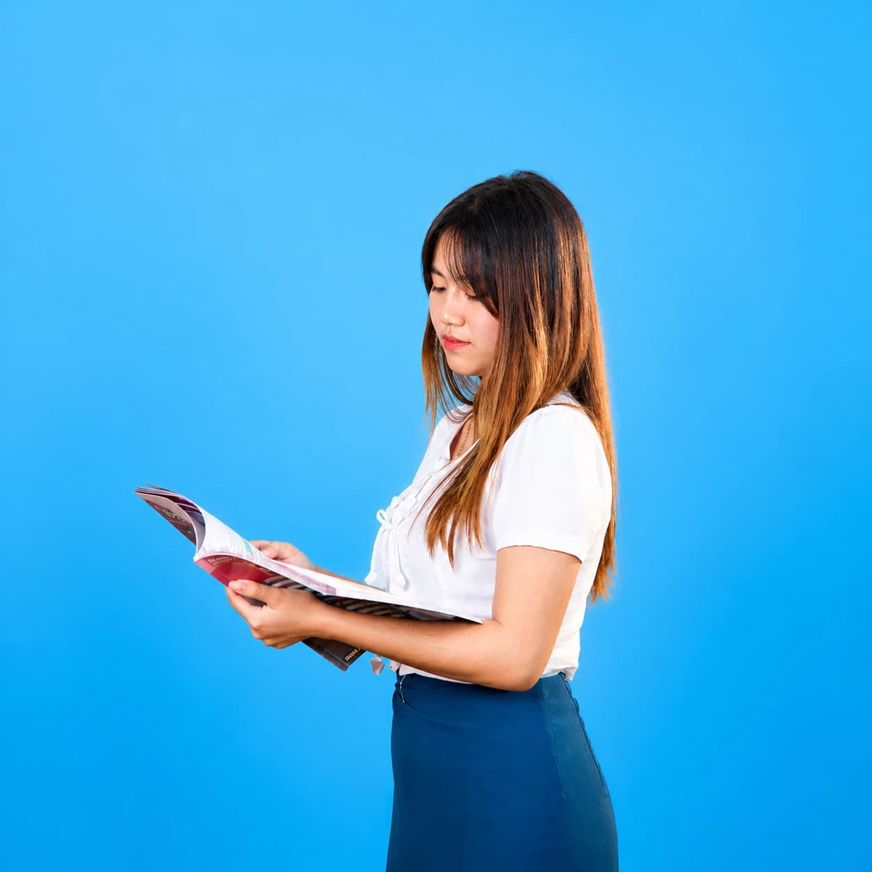 Nura Dev student reading course materials for practical computer training