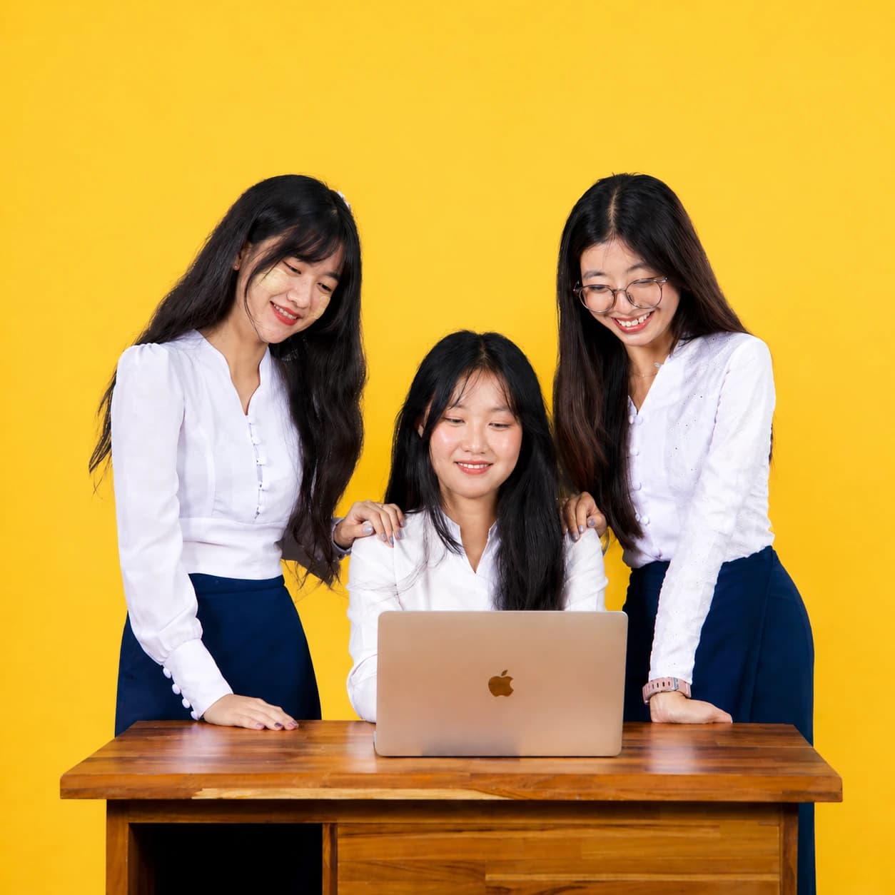 Nura Dev students collaborating around a laptop